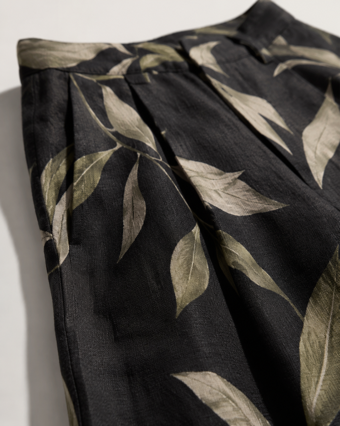 Vivia Botanical Trouser — Black Detail