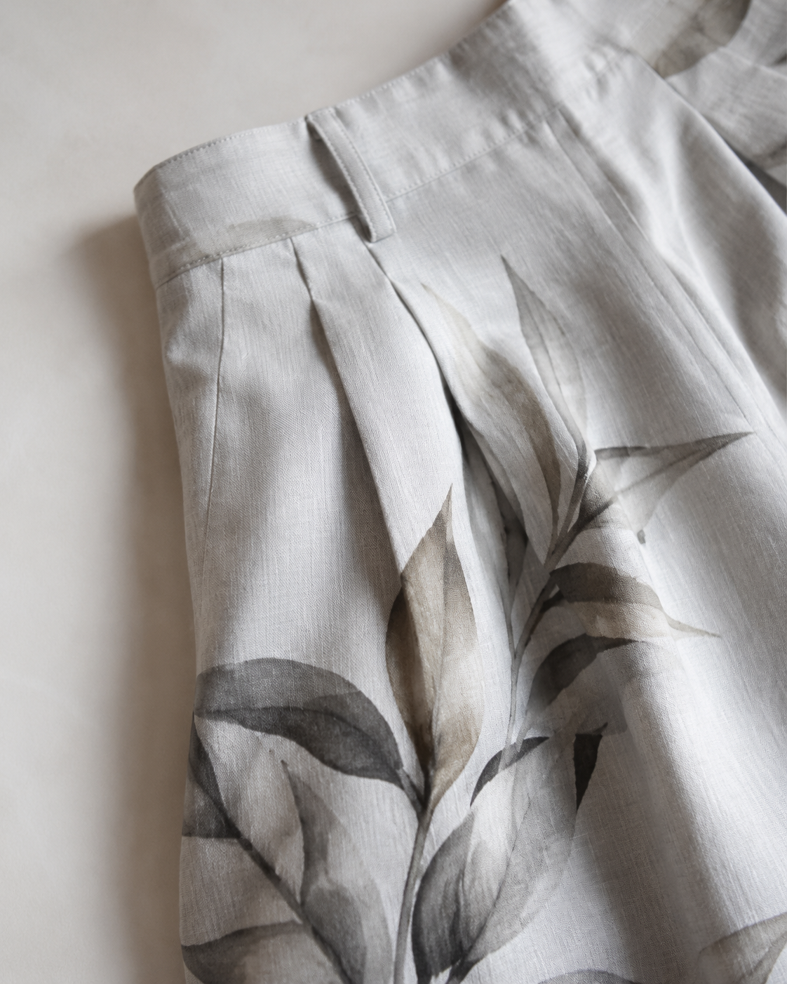 Vivia Botanical Trouser — Grey Detail