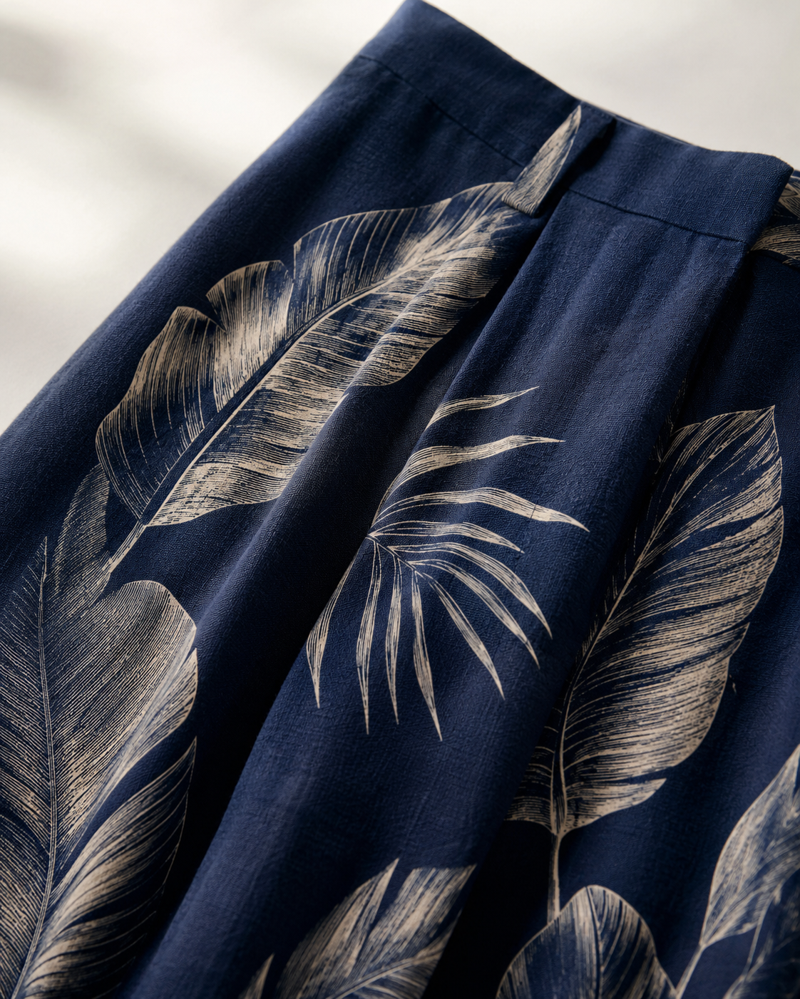 Vivia Botanical Trouser — Navy Detail
